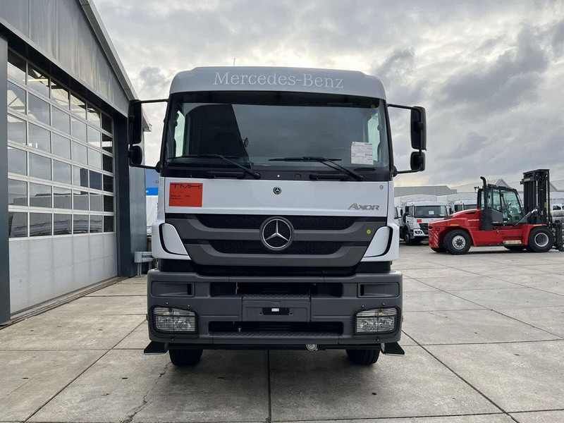 Mercedes-Benz Axor 3344 6x4 Chassis Cabin - Kamion sa golom šasijom i zatvorenom kabinom: slika 4 Mercedes-Benz Axor 3344 6x4 Chassis Cabin - Kamion sa golom šasijom i zatvorenom kabinom: slika 4