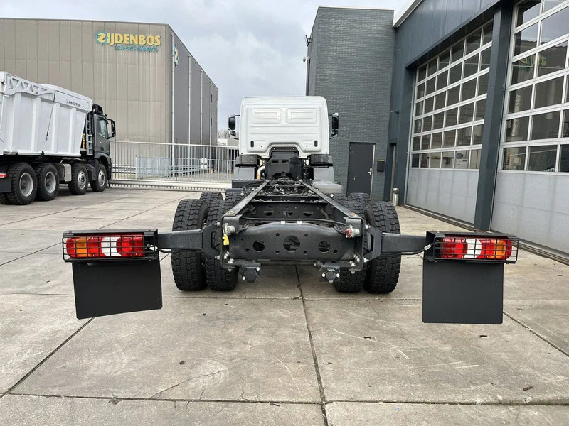 Mercedes-Benz Axor 3344 6x4 Chassis Cabin - Kamion sa golom šasijom i zatvorenom kabinom: slika 5 Mercedes-Benz Axor 3344 6x4 Chassis Cabin - Kamion sa golom šasijom i zatvorenom kabinom: slika 5