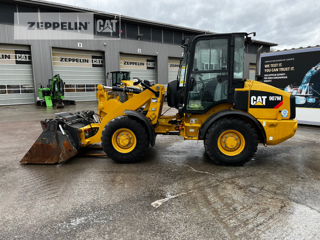 Cat 907M - Utovarivač točkaš: slika 1 Cat 907M - Utovarivač točkaš: slika 1