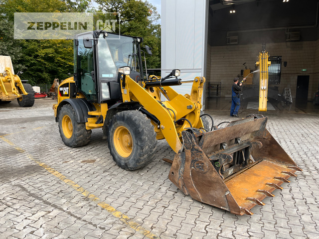 Cat 908M - Utovarivač točkaš: slika 2 Cat 908M - Utovarivač točkaš: slika 2