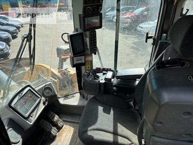 Utovarivač točkaš Cat 962M: slika 9