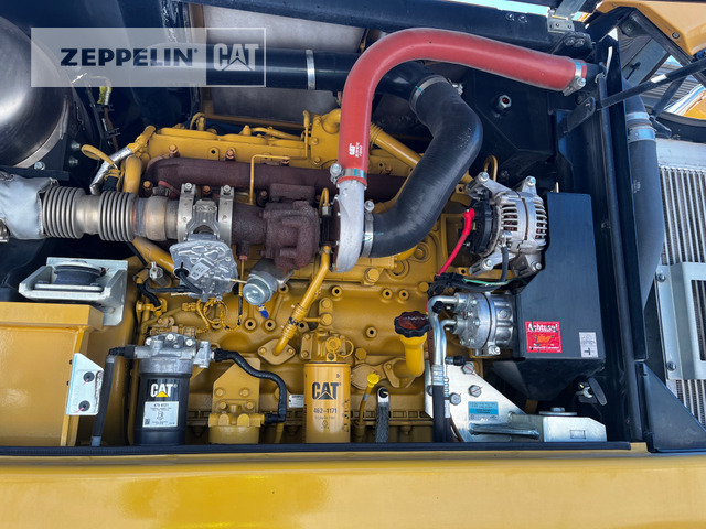 Bager za obradu otpada/ Industrije Cat MH3024-06C: slika 17