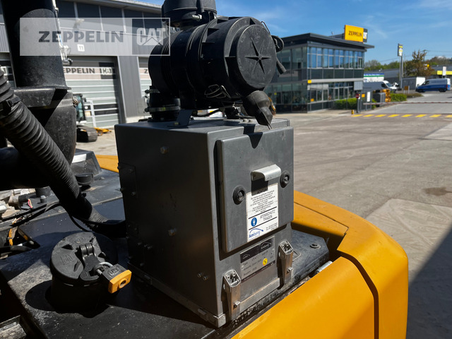Bager za obradu otpada/ Industrije Cat MH3024-06C: slika 23