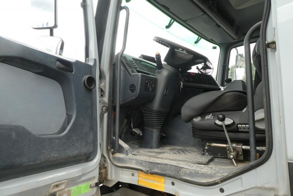 MERCEDES-BENZ Actros 3235 B 8x4 Betonmischer Stetter 9m³ -Deutsch - Kamion: slika 4 MERCEDES-BENZ Actros 3235 B 8x4 Betonmischer Stetter 9m³ -Deutsch - Kamion: slika 4