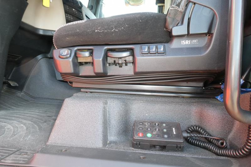 MAN TG-X 24.500 6x2-4 LL-U Pritsche Maschinentransporter - Kamion sa tovarnim sandukom: slika 4 MAN TG-X 24.500 6x2-4 LL-U Pritsche Maschinentransporter - Kamion sa tovarnim sandukom: slika 4