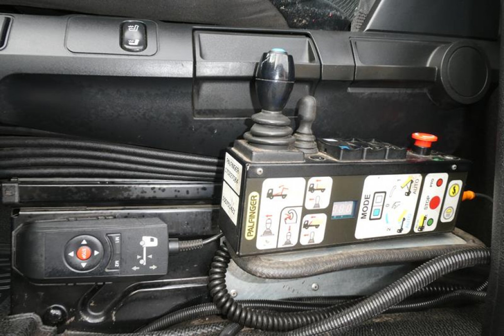 MERCEDES-BENZ Actros neu 2546 L 6x2 Abrollkipper Lenk-Lift Achse - Kamion sa hidrauličnom kukom: slika 4 MERCEDES-BENZ Actros neu 2546 L 6x2 Abrollkipper Lenk-Lift Achse - Kamion sa hidrauličnom kukom: slika 4