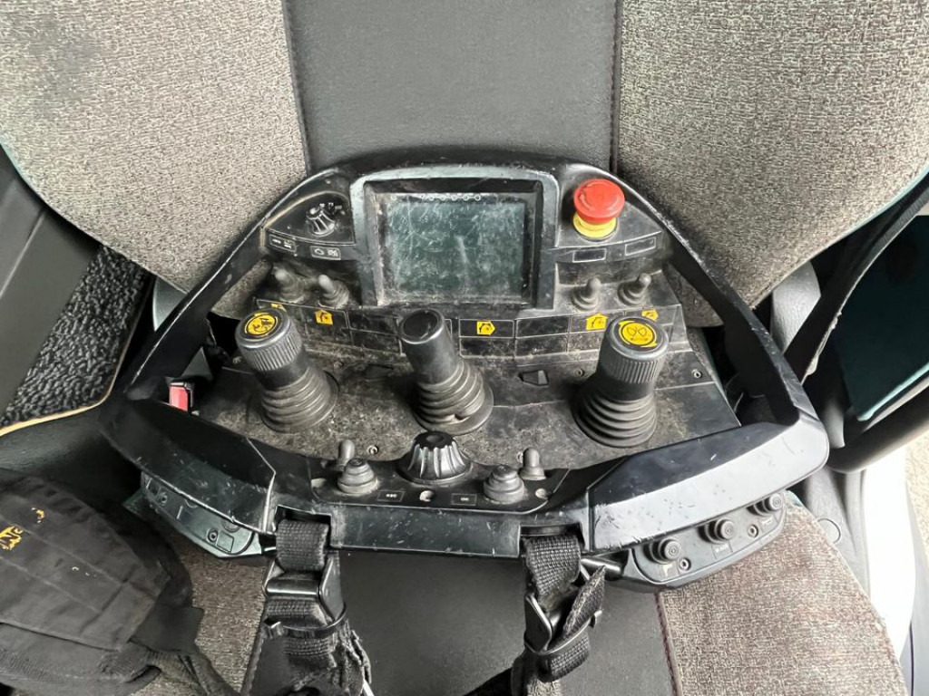 VOLVO (S) Truck FM 420 6x2 Pritsche Heckkran 27m t,Funk,Jib ,E6 - Kamion sa tovarnim sandukom, Kamion sa dizalicom: slika 2 VOLVO (S) Truck FM 420 6x2 Pritsche Heckkran 27m t,Funk,Jib ,E6 - Kamion sa tovarnim sandukom, Kamion sa dizalicom: slika 2