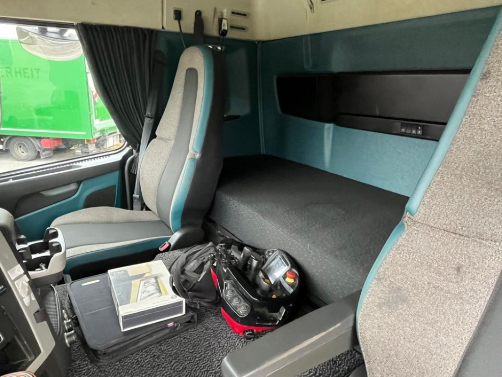 VOLVO (S) Truck FM 420 6x2 Pritsche Heckkran 27m t,Funk,Jib ,E6 - Kamion sa tovarnim sandukom, Kamion sa dizalicom: slika 3 VOLVO (S) Truck FM 420 6x2 Pritsche Heckkran 27m t,Funk,Jib ,E6 - Kamion sa tovarnim sandukom, Kamion sa dizalicom: slika 3