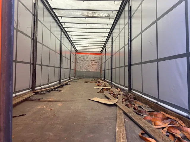 Schmitz Cargobull schuifzeil/dak 3 asser , schijfremmen , paletkist, apk gekeurd - Poluprikolica sa ceradom: slika 2 Schmitz Cargobull schuifzeil/dak 3 asser , schijfremmen , paletkist, apk gekeurd - Poluprikolica sa ceradom: slika 2