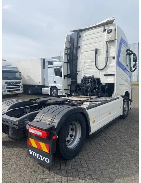 Volvo FH 13.460 XL cabine, euro 6 , full spoilered, smart tacho , new clutch ,beauty..... - Tegljač: slika 4 Volvo FH 13.460 XL cabine, euro 6 , full spoilered, smart tacho , new clutch ,beauty..... - Tegljač: slika 4