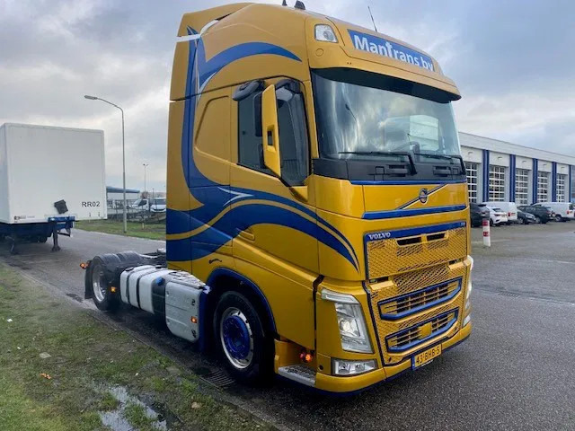Volvo FH 13.460 trekker, met XL cabine, special paint en incl parc cool, fridge, - Tegljač: slika 2 Volvo FH 13.460 trekker, met XL cabine, special paint en incl parc cool, fridge, - Tegljač: slika 2