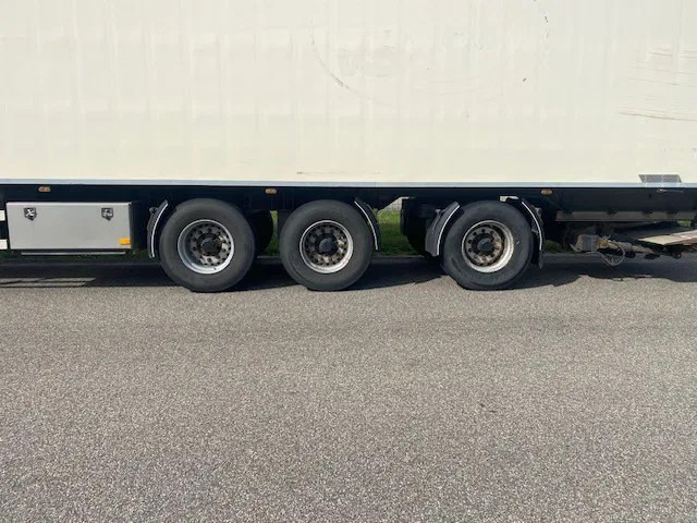 Van Eck koelvries 3 asser stuuras,met carrier vector koelmotor, apk gekeurd - Poluprikolica hladnjače: slika 5 Van Eck koelvries 3 asser stuuras,met carrier vector koelmotor, apk gekeurd - Poluprikolica hladnjače: slika 5