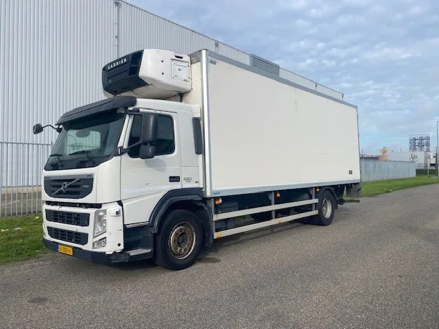 Volvo FM 330 koel vries 2 temperaturen ,CARRIER,met tussenwand, zijdeur en laadklep - Hladnjača: slika 1 Volvo FM 330 koel vries 2 temperaturen ,CARRIER,met tussenwand, zijdeur en laadklep - Hladnjača: slika 1