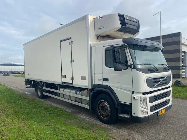 Volvo FM 330 koel vries 2 temperaturen ,CARRIER,met tussenwand, zijdeur en laadklep - Hladnjača: slika 2 Volvo FM 330 koel vries 2 temperaturen ,CARRIER,met tussenwand, zijdeur en laadklep - Hladnjača: slika 2