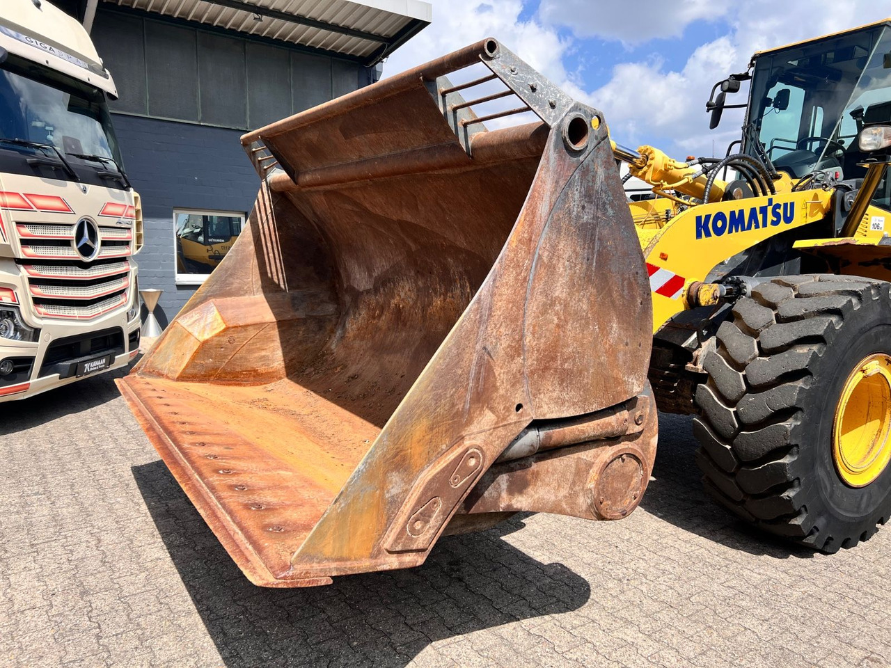 Komatsu WA 380-7 A Hochkippschaufel 4,5m³ Schnellwechsle - Utovarivač točkaš: slika 2 Komatsu WA 380-7 A Hochkippschaufel 4,5m³ Schnellwechsle - Utovarivač točkaš: slika 2
