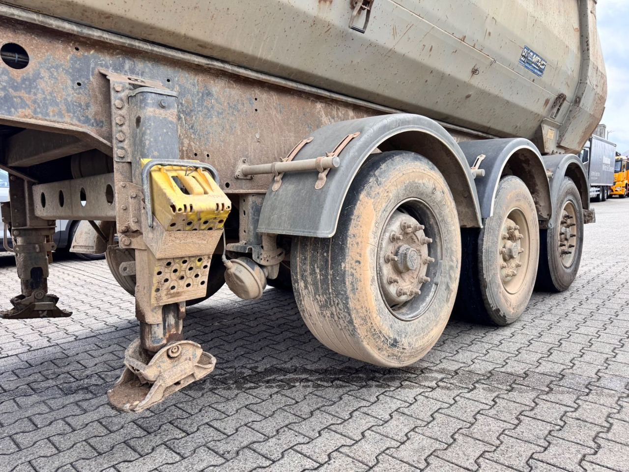 Menci SA700R Kipper Mulde 27m³ Lift Stahl Stück - Poluprikolica istovarivača: slika 4 Menci SA700R Kipper Mulde 27m³ Lift Stahl Stück - Poluprikolica istovarivača: slika 4