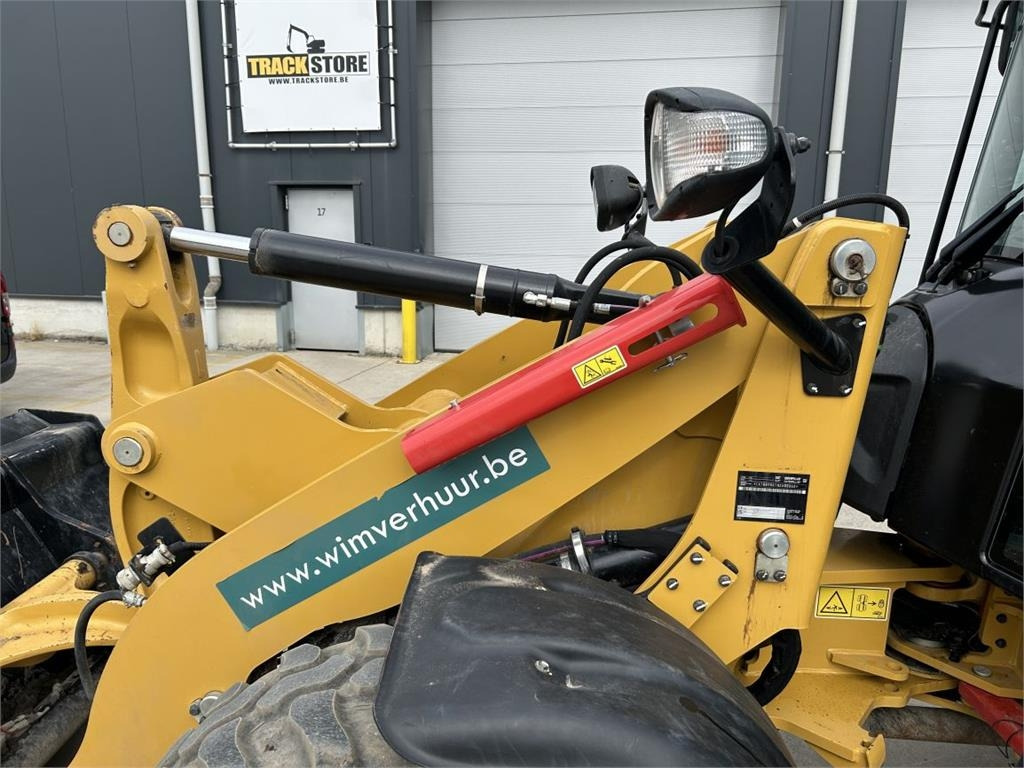 Zglobni utovarivač CAT 906M (8758): slika 12