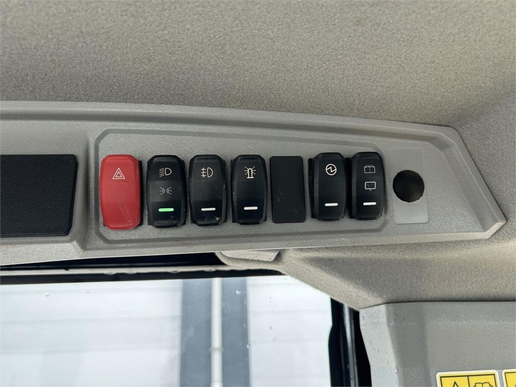 Zglobni utovarivač CAT 906M (8758): slika 16