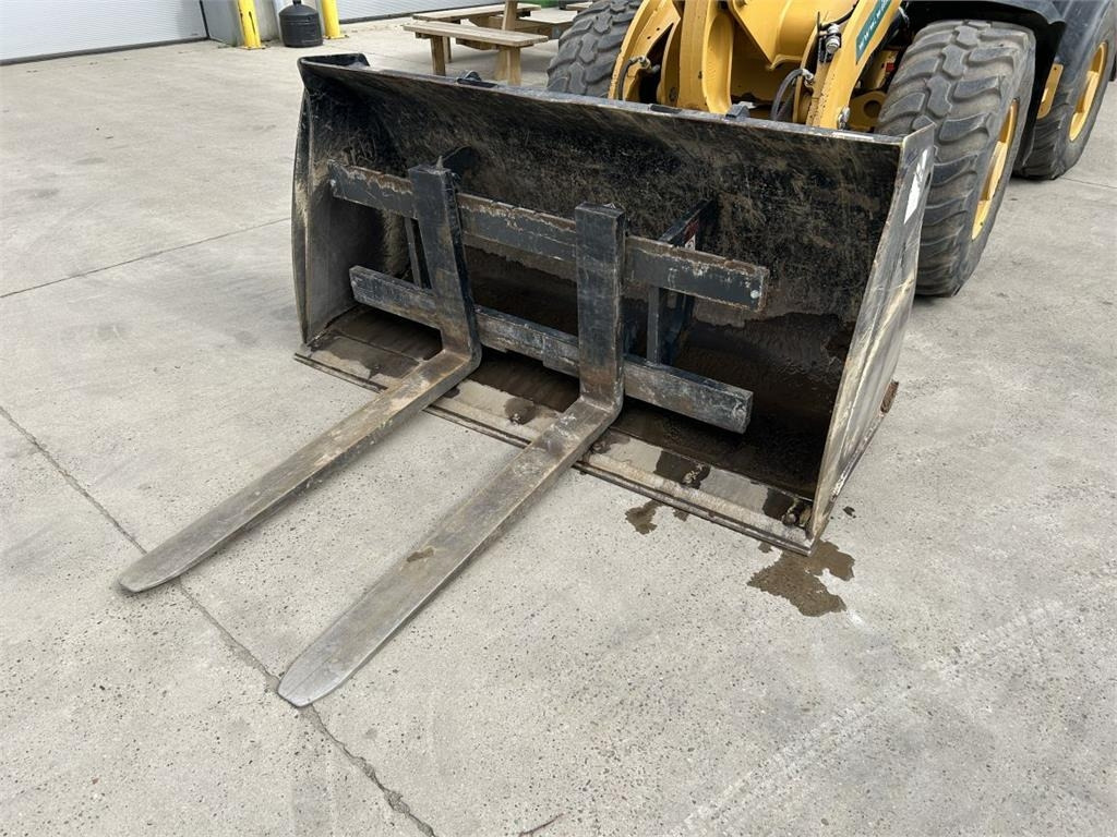 CAT 906M (8758) - Zglobni utovarivač: slika 5 CAT 906M (8758) - Zglobni utovarivač: slika 5