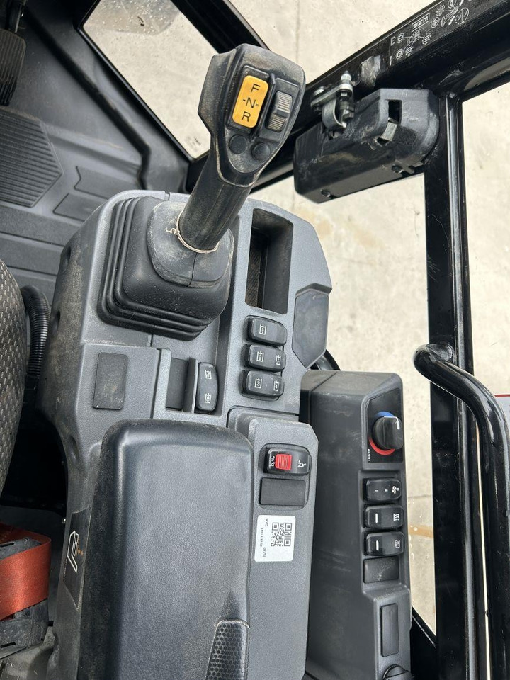 Zglobni utovarivač CAT 906M (8758): slika 15