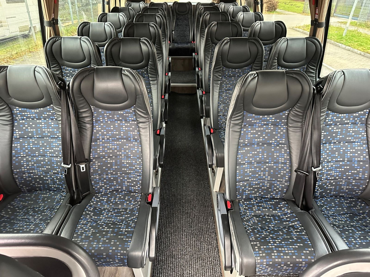 Iveco Atomic AN21 (wenig Km*7.2t) Rosero/ Rapido - Minibus, Putnički kombi: slika 4 Iveco Atomic AN21 (wenig Km*7.2t) Rosero/ Rapido - Minibus, Putnički kombi: slika 4