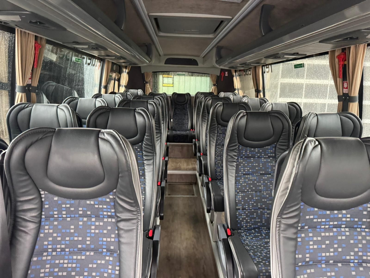 Iveco Atomic AN21 (wenig Km*7.2t) Rosero/ Rapido - Minibus, Putnički kombi: slika 4 Iveco Atomic AN21 (wenig Km*7.2t) Rosero/ Rapido - Minibus, Putnički kombi: slika 4