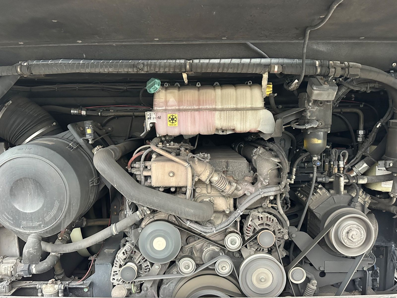 MAN R08 Lions Coach L (wenig Km*Behinderten gerecht) MAN R08 Lions Coach L (wenig Km*Behinderten gerecht) - Turistički autobus: slika 4 MAN R08 Lions Coach L (wenig Km*Behinderten gerecht) MAN R08 Lions Coach L (wenig Km*Behinderten gerecht) - Turistički autobus: slika 4