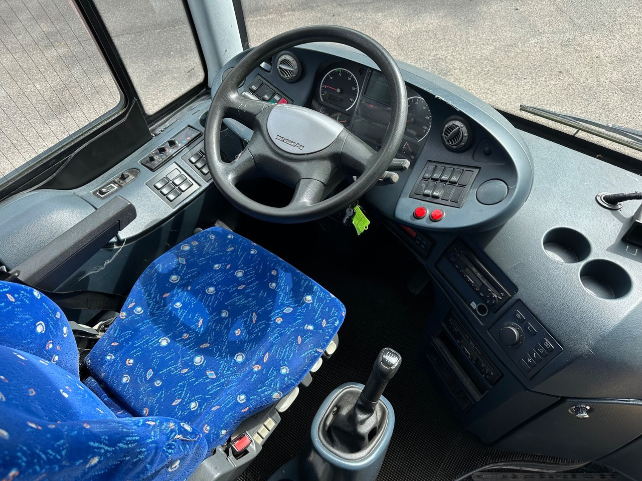 Neoplan P25 Trendliner 3516ÜC Klimaanlage*WC*57 Sitze Neoplan P25 Trendliner 3516ÜC Klimaanlage*WC*57 Sitze - Turistički autobus: slika 5 Neoplan P25 Trendliner 3516ÜC Klimaanlage*WC*57 Sitze Neoplan P25 Trendliner 3516ÜC Klimaanlage*WC*57 Sitze - Turistički autobus: slika 5