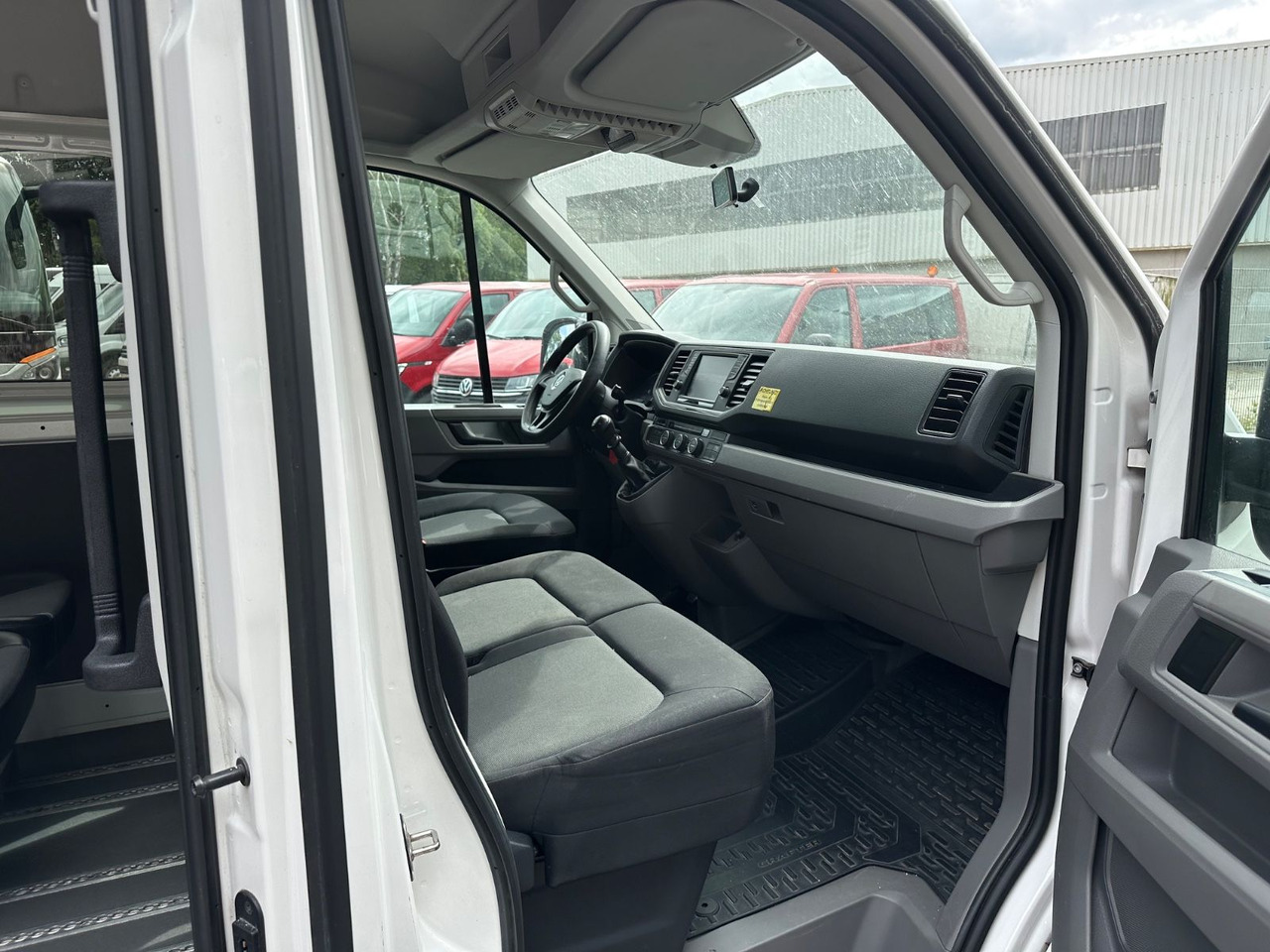 Volkswagen Crafter (PDC*StandHz.*Behinderten gerecht) - Putnički kombi: slika 5 Volkswagen Crafter (PDC*StandHz.*Behinderten gerecht) - Putnički kombi: slika 5
